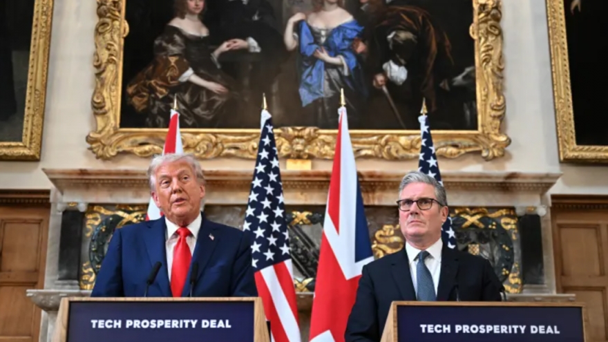 Hình ảnh rất khác của Tổng thống Trump trong chuyến công du Anh lần thứ hai